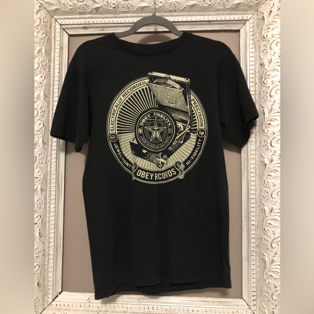 Vintage Obey Records T-shirt. Size M. ❣️